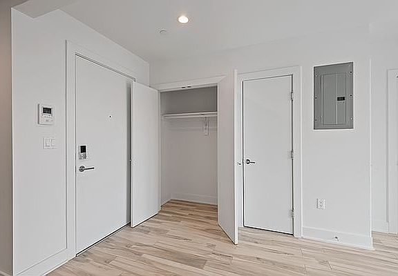 5th image of 27-15 Astoria Blvd #6
