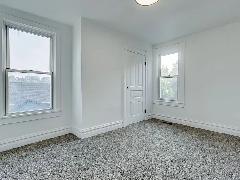 623 Lillian St — Photo 32