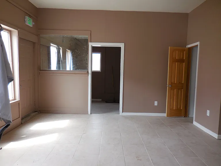 409 E Park Ave — Photo 3