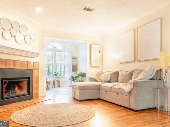 205 Barrington Hills Dr, Sandy Springs, GA 30350