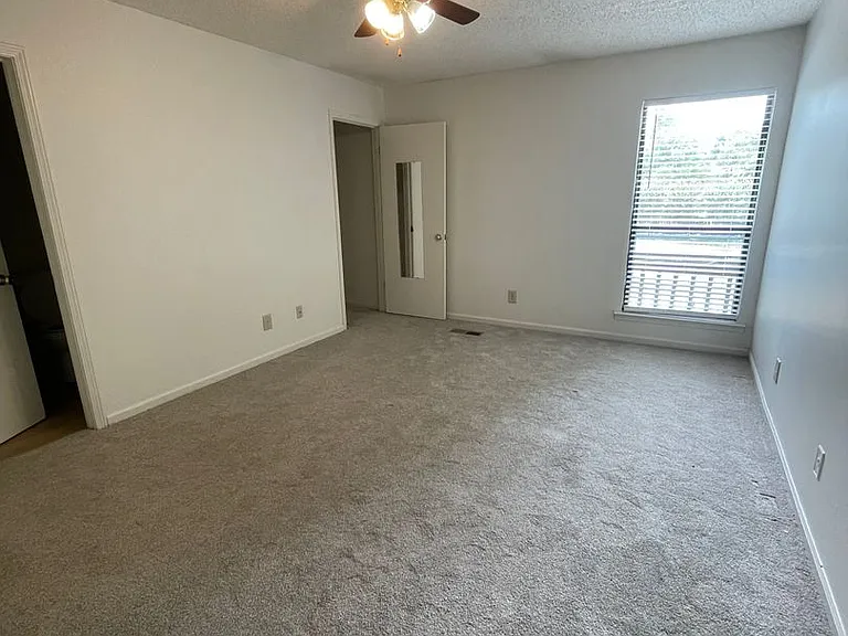 1025 Stonegate Dr #B — Photo 8
