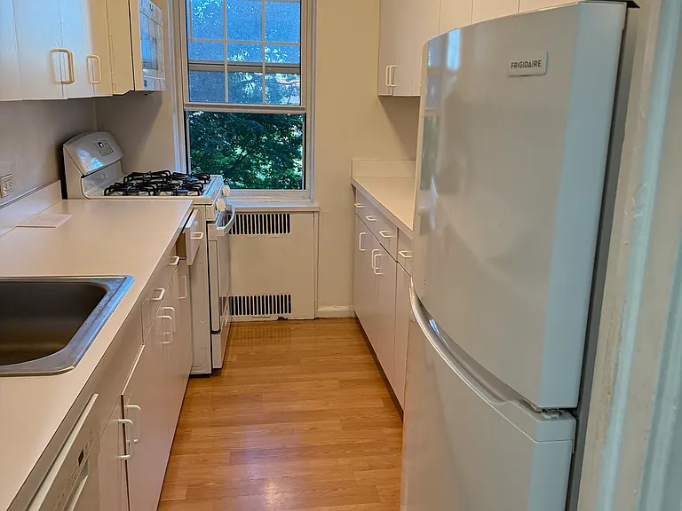 34 Clinton Pl #5C — Photo 6