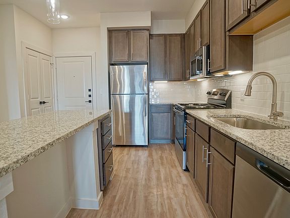 4th image of 107 Folsom St #2145