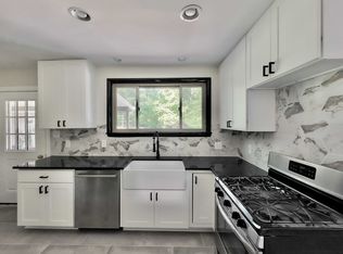 1301 Gahant Rd, Alexandria, VA 22308