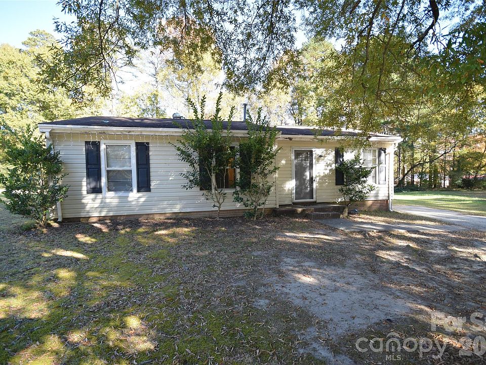1st image of 403 Stirrup Ct