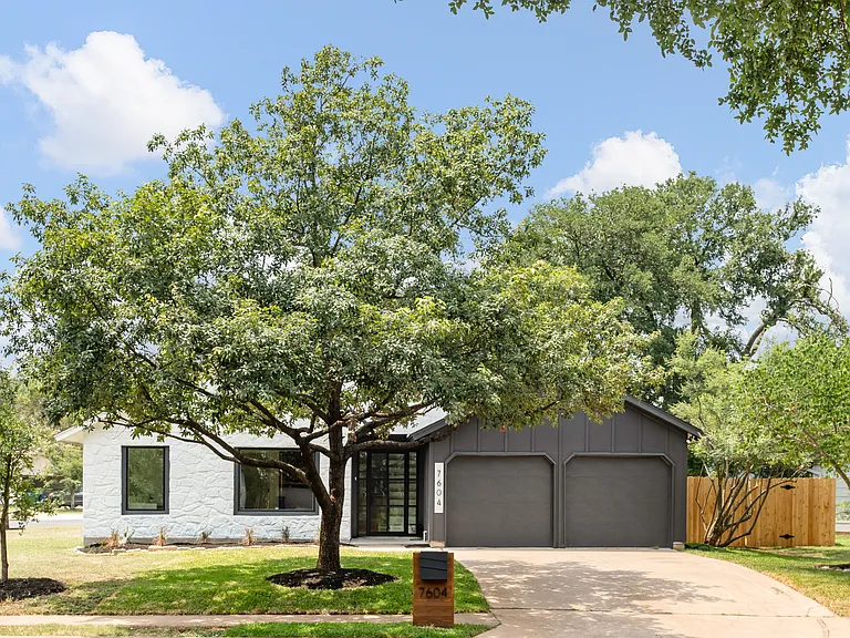 7604 Islander Dr — Photo 2