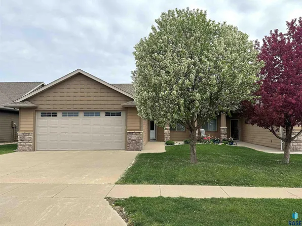 3508 E Woodsedge St, Sioux Falls, SD 57108