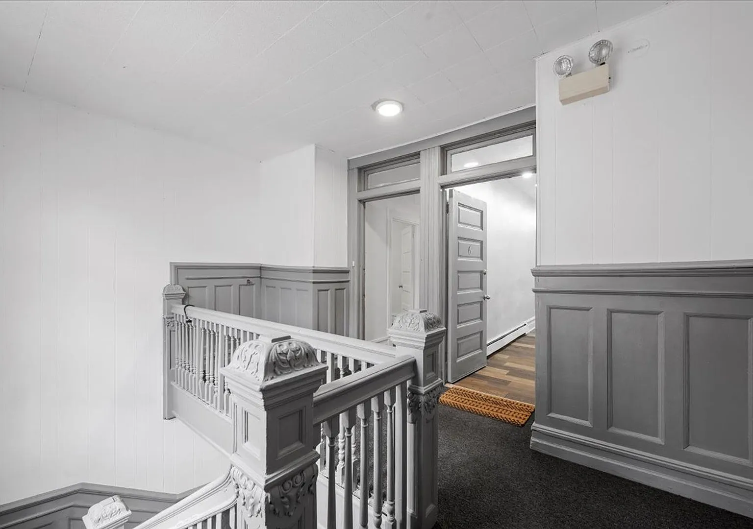 Top Floor! Modern 3bd/2ba With Private Balcony, In-Unit Laundry & Exclusive Medical Discounts! — Photo 1