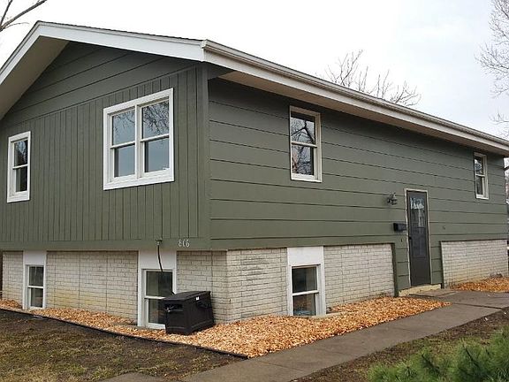 2nd image of 806 8th Ave E