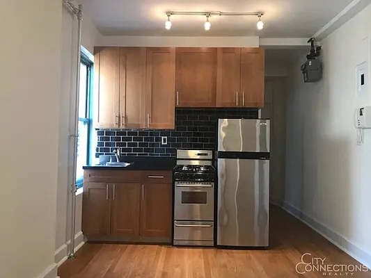 Rented by City Connections Realty | media 19