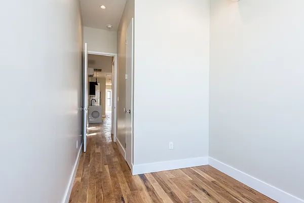 Rented by Nooklyn NYC LLC | media 52