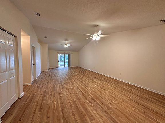 4th image of 11 Clementon Ln #A