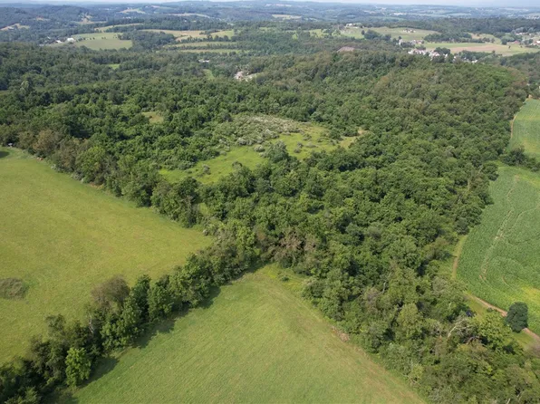 213 E Turnpike Rd, Mount Pleasant, PA 15666