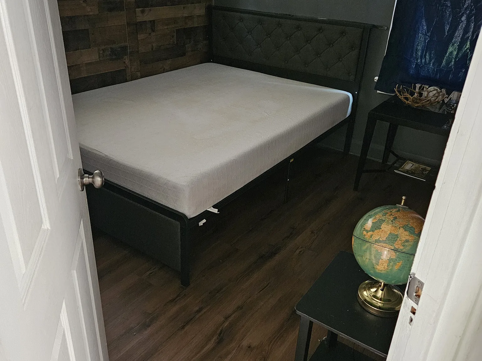 2 bed, 2400 sqft, $1,100 — Photo 3