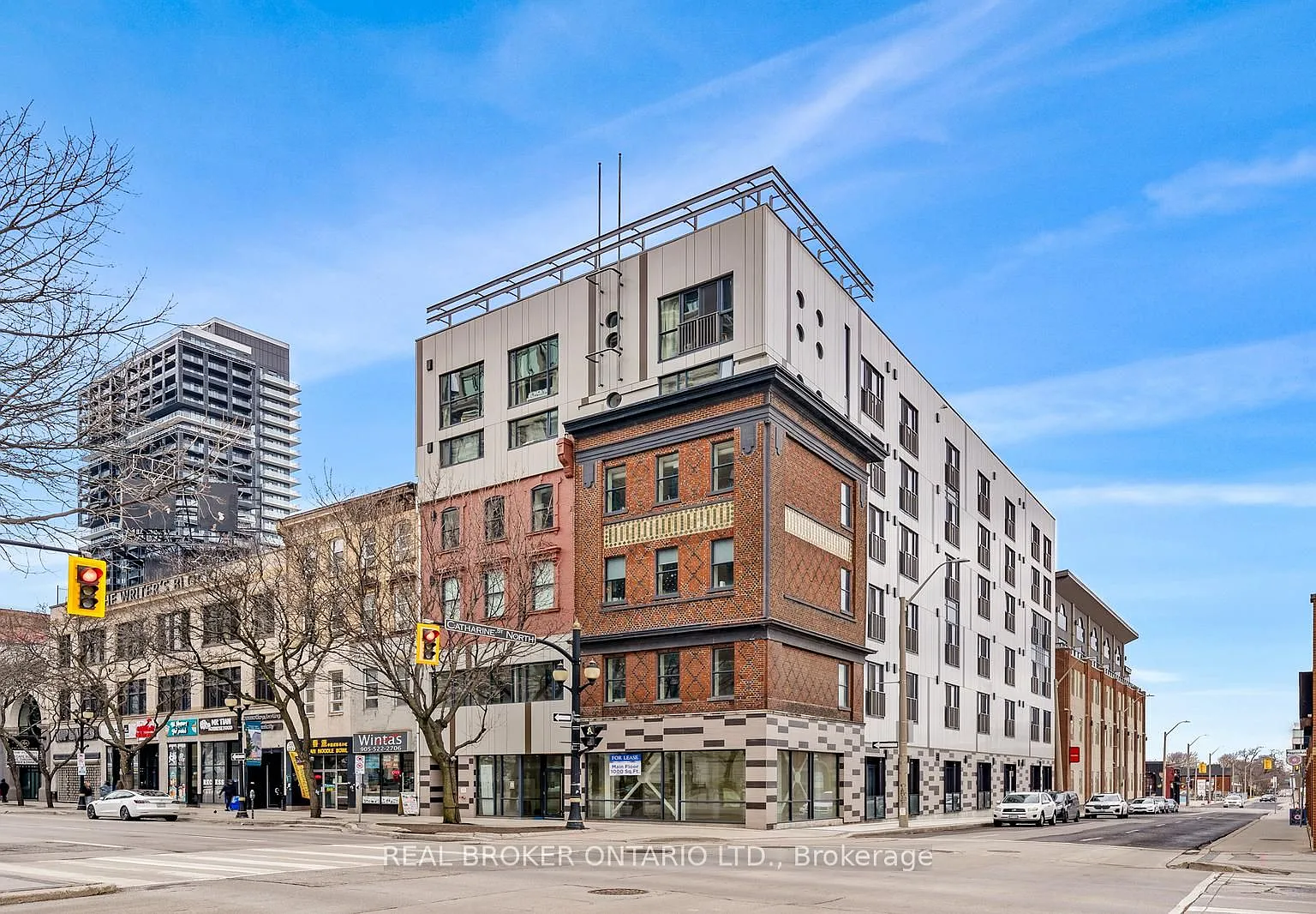 121 King St E — Photo 2