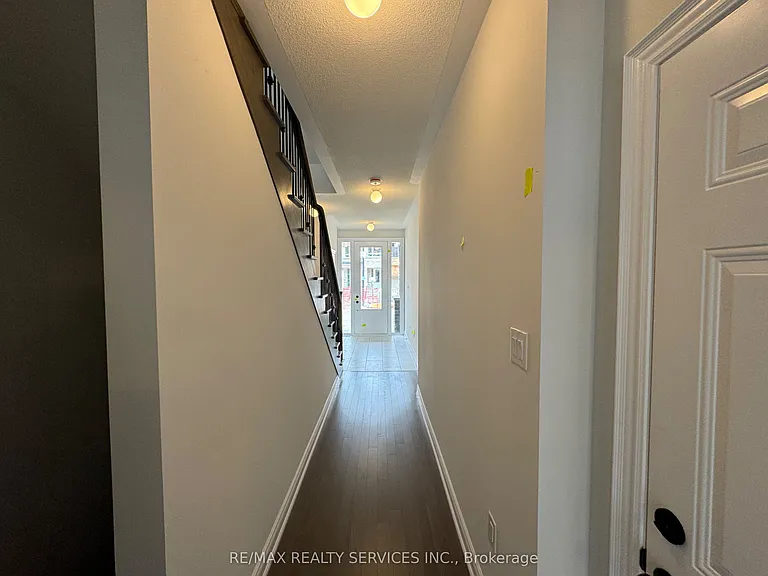 202 Tennant Cir — Photo 3