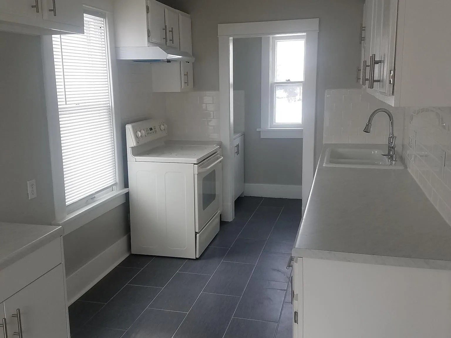 844 49th St — Photo 3