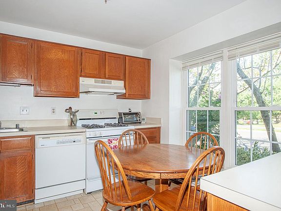 3rd image of 7517 Blanford Ct
