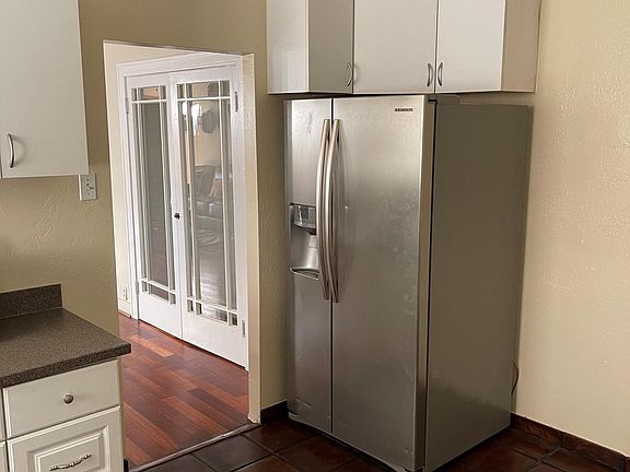 3rd image of 838 N June St #838