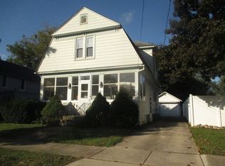 932 Augusta Ave, Elgin, IL 60120