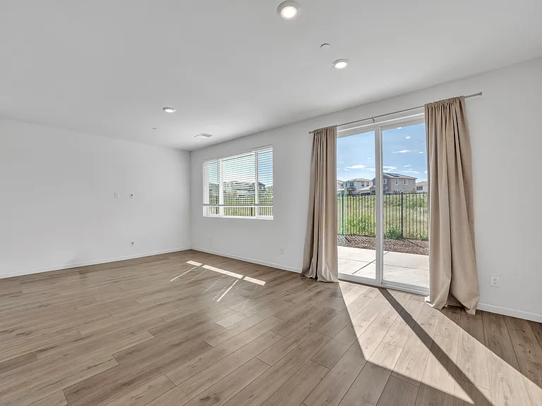 4562 Butterfly Ridge Dr — Photo 17