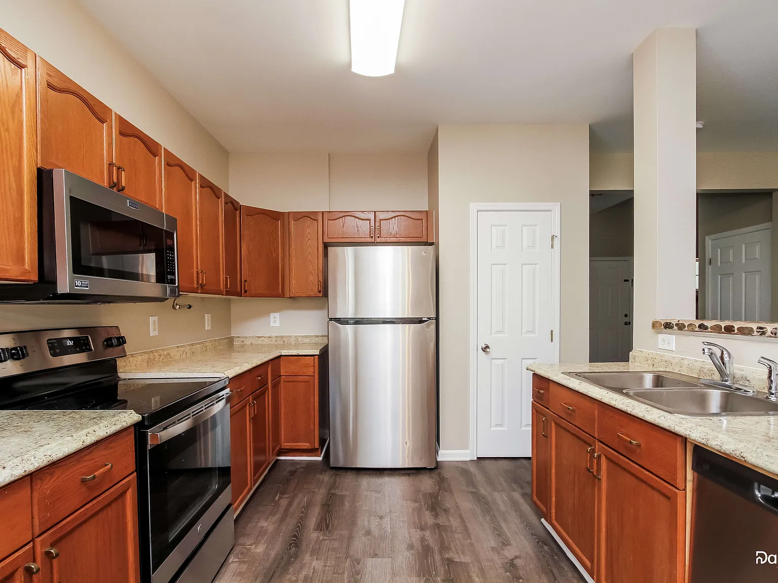 3 bed, 2.5 bath, 1778 sqft, $1,790 — Photo 3