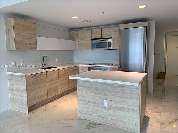 4th image of 16385 Biscayne Blvd Unit 2417