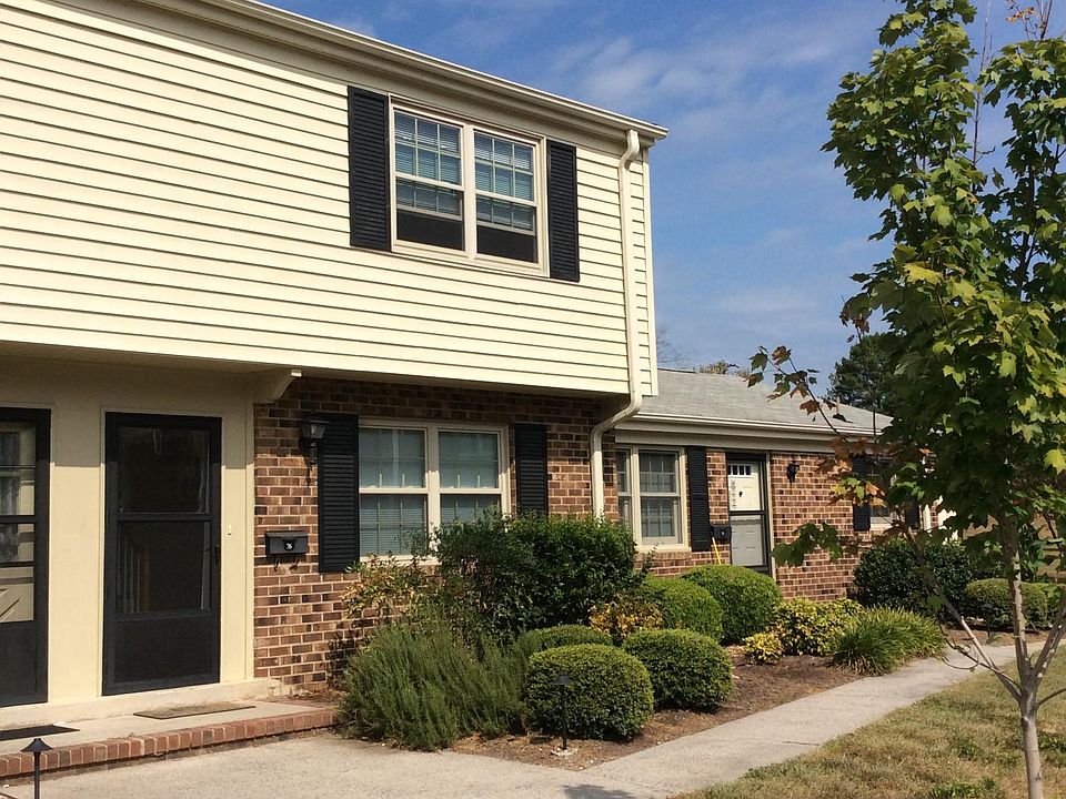 1st image of 1002 Willow Dr APT 76