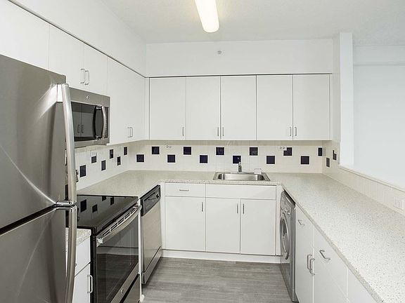 flamingo-point-south-tower-miami-beach-fl-large-kitchens