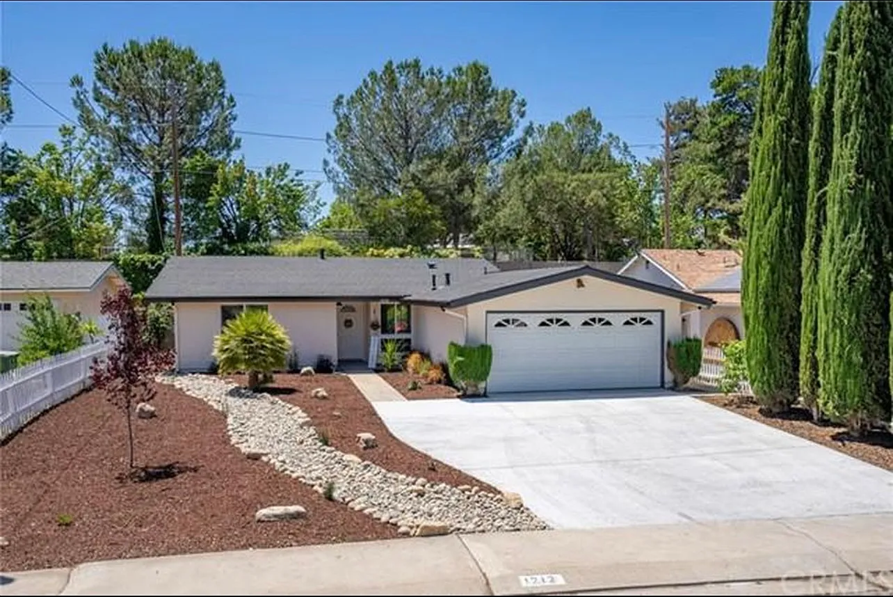 1212 Lana St — Photo 3