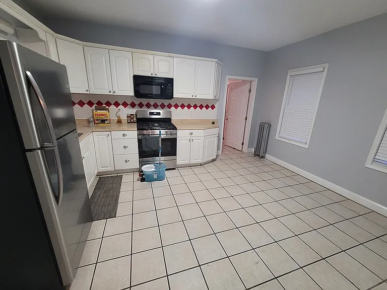 411 Bennett St — Photo 9
