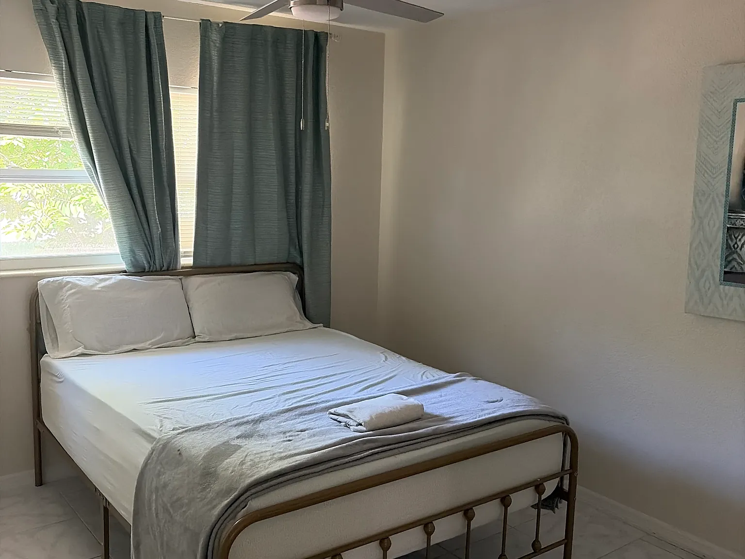 3 bed, 1380 sqft, $3,599 — Photo 3
