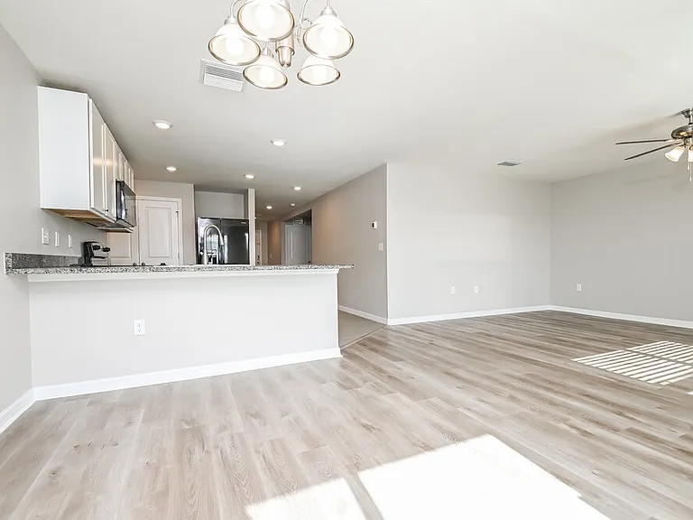 11702 Miracle Mile Dr — Photo 4