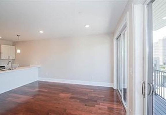 5th image of 18 Johnson Ave APT 18