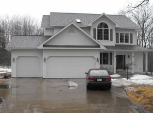 W8865 Larson Ln, Iron Mountain, MI 49801