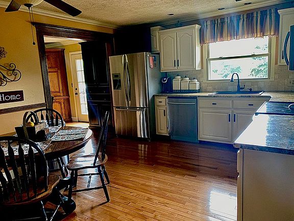 5th image of 104 Cranbrook Dr