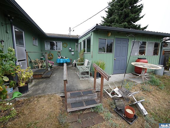 3rd image of 230 N Sunnyside Ave