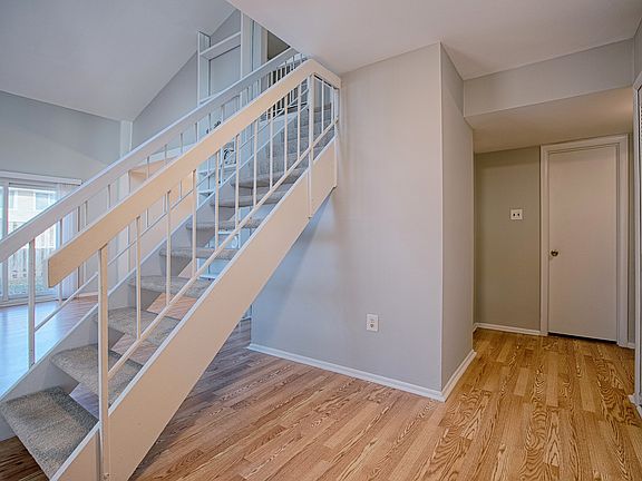 5th image of 115 Drury Cir