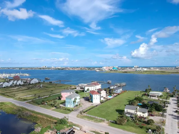 1014 Lillian Ln, Galveston, TX 77554