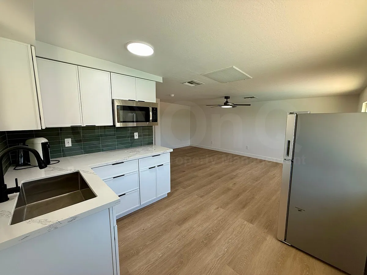 Studio, 1.0 bath, 400 sqft, $1,095 — Photo 3
