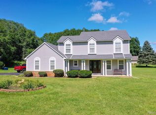 8231 Terrace Ct, Pinckney, MI 48169