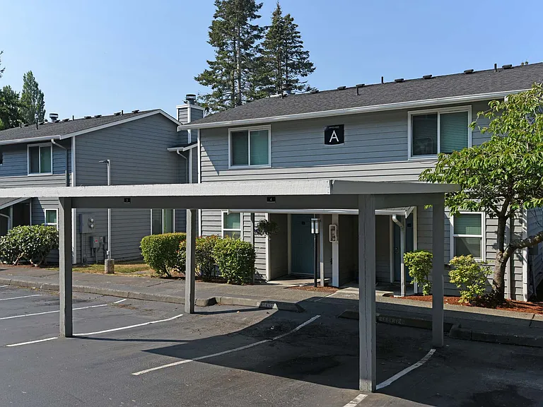 Spinnaker Apartments — Photo 33