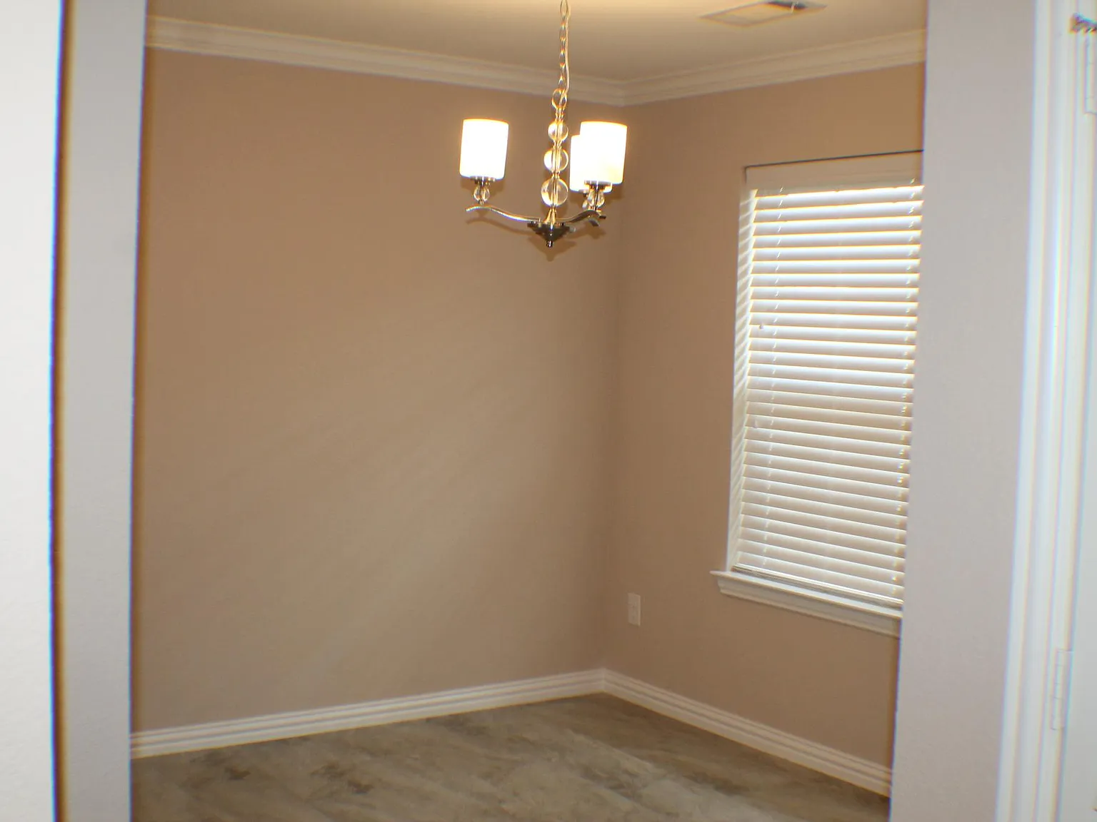 3 bed, 2.5 bath, 1632 sqft, $1,900 — Photo 2