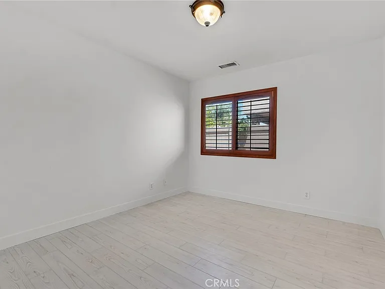 221 Acacia Ln — Photo 29
