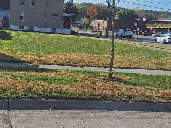 2702 5 1/2 Ave, Rock Island, IL 61201