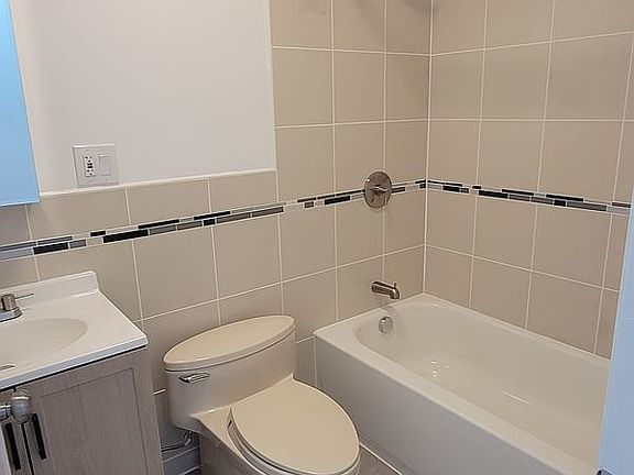 4th image of 150 Somers St