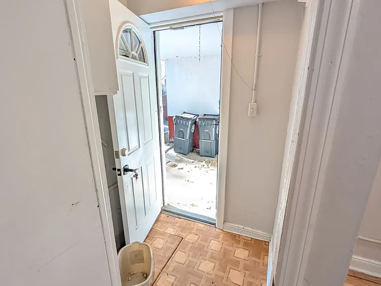 91 E 38th St #1 — Photo 9
