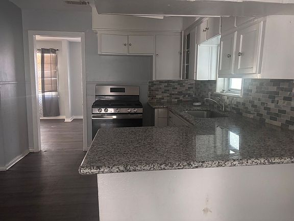 3rd image of 715 Montclair Pl