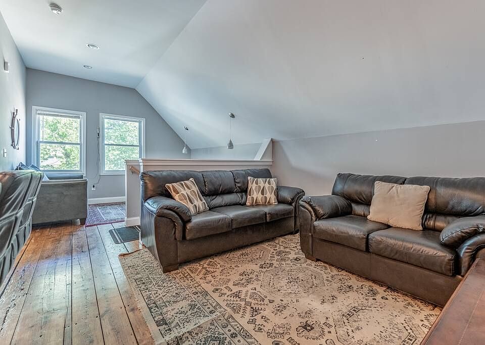 1st image of 15 Fern Park Ave #3
