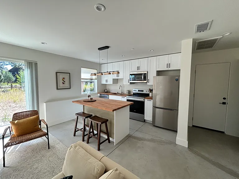 11869 Old Mill Rd — Photo 4